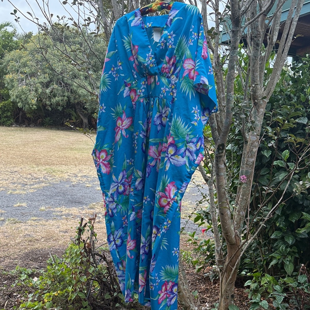 Vintage Hawaiian Floral Blue Kaftan Dress